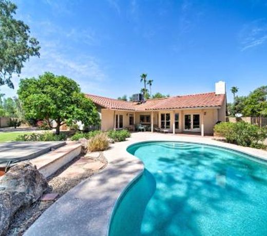 Scottsdale Oasis with Fruit Trees, Sport Court and Spa