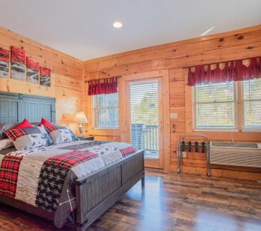 Deer Tracks Retreat in Pigeon Forge!