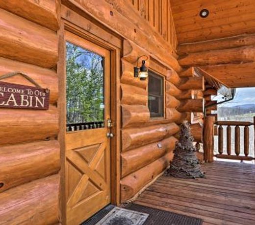 Lodge Mahal Mountain Home with 2 Decks and Hot Tub!
