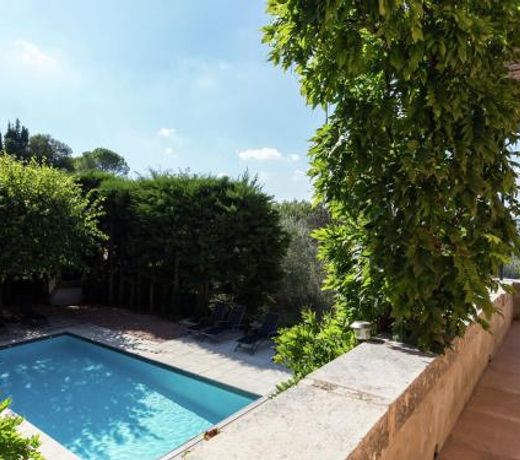 Stylish Villa with Swimming Pool in Grasse