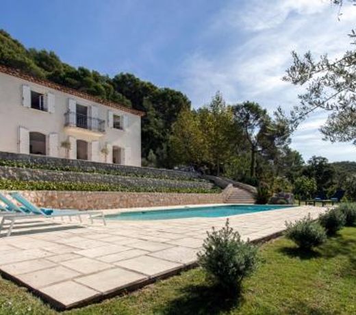 Pegomas Villa Sleeps 8 with Pool and Air Con