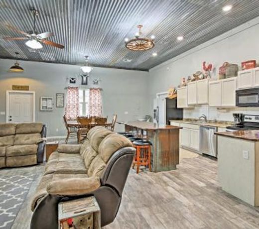 Convenient Family-Friendly Home - 20 Min to Tulsa!
