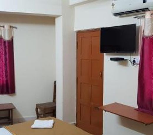 Hotel Jerome's Holiday Inn