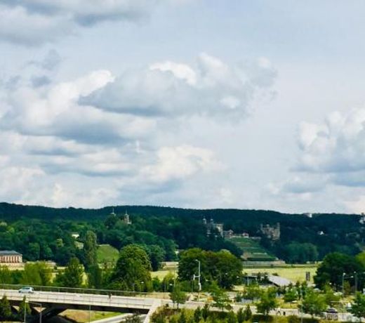 Panoramablick auf Elbe und Schlosser