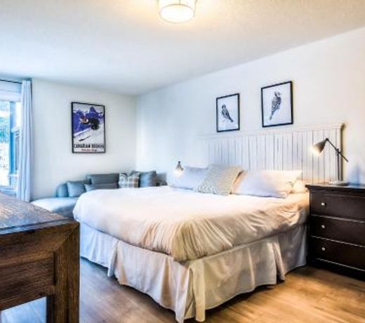 Chic Mt-Tremblant Condo with View on the Lake