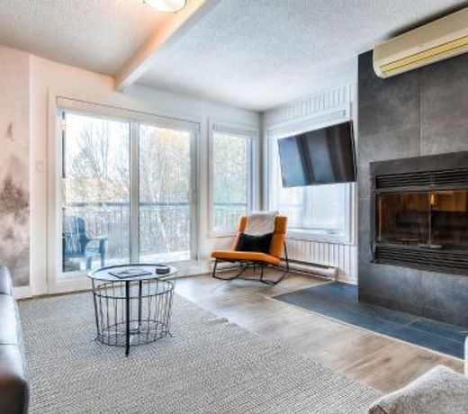 Chic Mt-Tremblant Condo with View on the Lake
