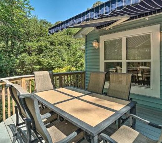 Sunny Lake Hartwell Home with Private Boat Ramp