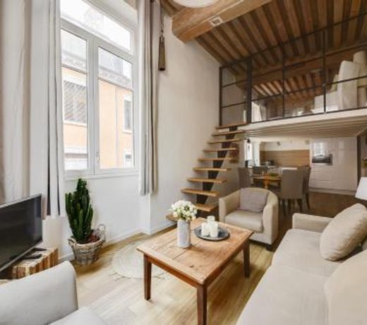 GuestReady - MAGNIFICENT DUPLEX CANUT HYPERCENTRE