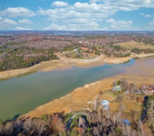 Gone Fishing Lake Lodge Lakefront, Game Room, Hot Tub, Boat Ramp, Floating Swimming Dock, and Fire P