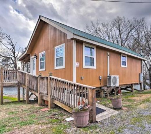 Little River Honey Hideaway with River Tubes!
