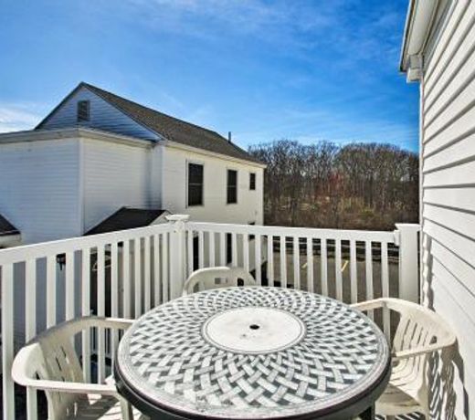 Old Orchard Beach Apt - Walk to Beach and Pier!