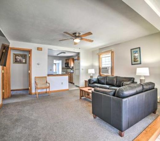 Old Orchard Beach Apt - Walk to Beach and Pier!