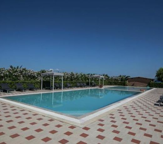 Lovely Apartment with Swimming Pool in Lazise