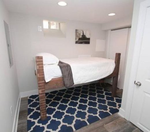 Urban Lodge, Rustic-Chic Retreat Steps from Frankford Avenue