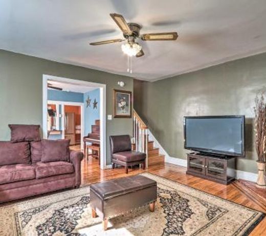 Suburban Home with Backyard Patio Less Than 7 Miles to Dtwn!