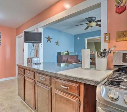 Suburban Home with Backyard Patio Less Than 7 Miles to Dtwn!