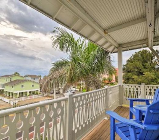Indian Shores Townhome with Elevator and Ocean Views