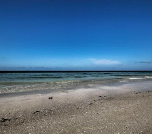 Indian Shores Condo with 2 Balconies and Pool Access!