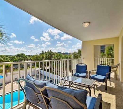 Indian Shores Condo with 2 Balconies and Pool Access!