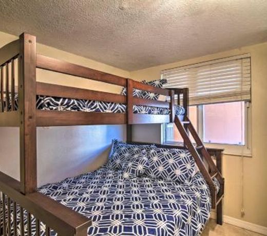 Beachfront Indian Shores Condo - Pool and Hot Tub!