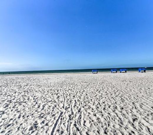 Beachfront Indian Shores Condo - Pool and Hot Tub!