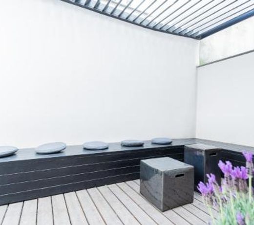 Shades of Como with Private Terrace by Rent All Como