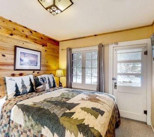 Monarch Cabin