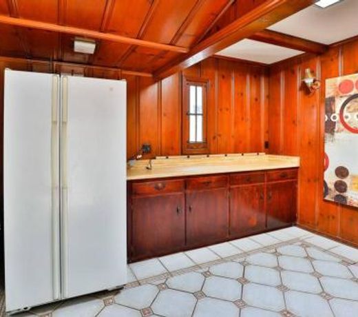 Spacious Unique Italian Villa 20-min walk to the beach