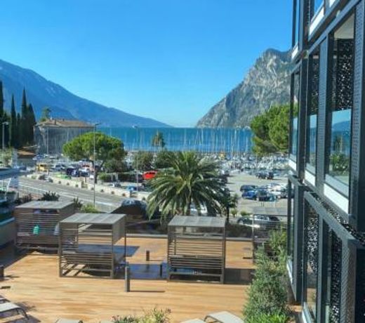 Lake Front Hotel Mirage