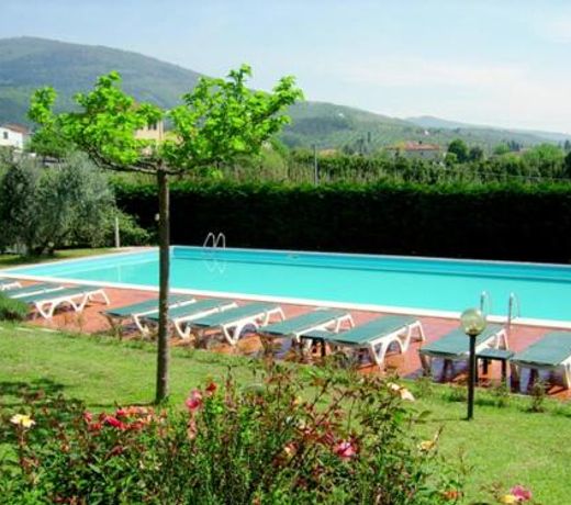Traditional Farmhouse near Pistoia with Garden
