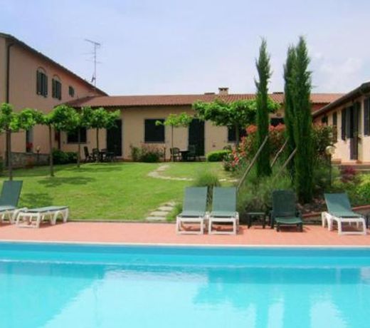 Traditional Farmhouse near Pistoia with Garden