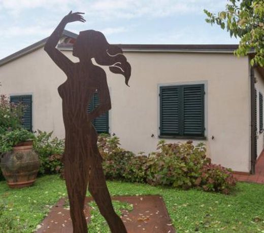 Traditional Farmhouse near Pistoia with Garden
