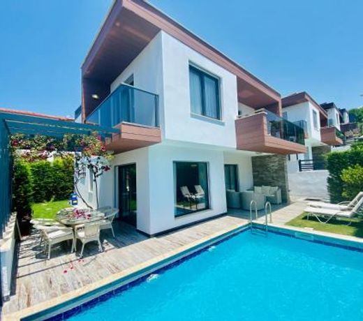 Kusadasinda muhtesem havuzlu villa MIRAY A3