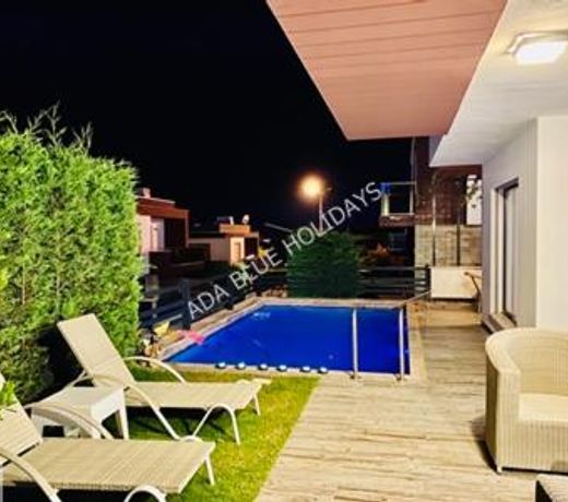 Kusadasinda muhtesem havuzlu villa MIRAY A3