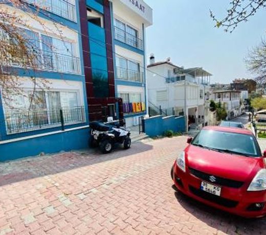 KusadasÄ±'nda 1+1 daire Lena