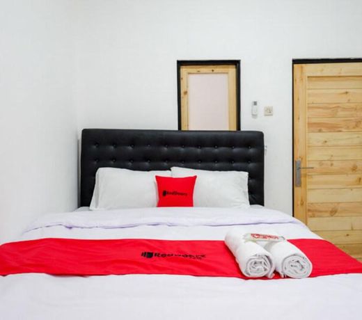 RedDoorz @ Demangan Sari Residence
