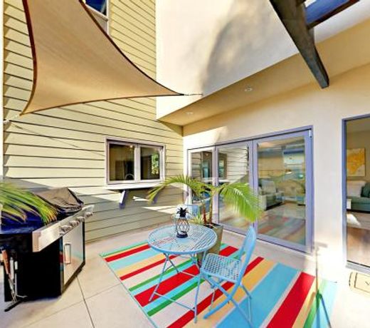 Bright & Breezy Retreat - Walk to Tamarack Beach home