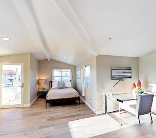 Bright & Breezy Retreat - Walk to Tamarack Beach home