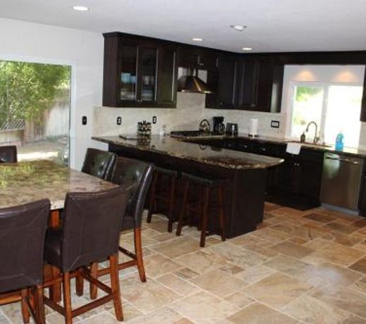 Beautiful Oasis with 6 bedrooms, large Yard/garden, Close to Beach& Lego Land
