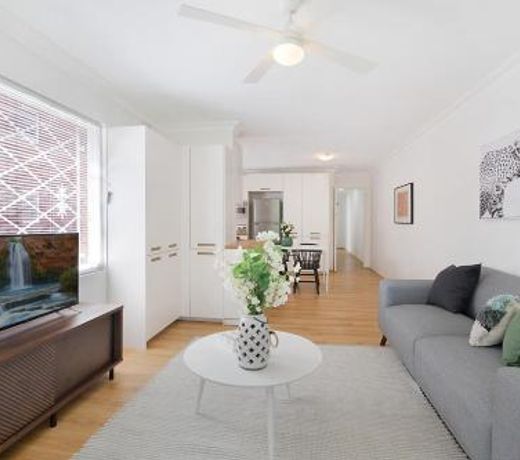 Charming parkside apartment in quiet area