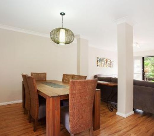 3-Bed Home with BBQ Patio near Parks and Playgrounds