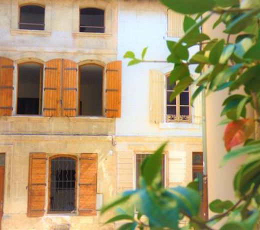 La Maison entre les arenes et la gare