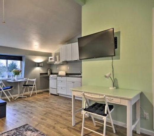 Beaverton Pad by Parks Less Than 15 Mi to Portland!