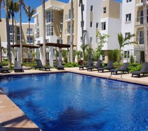 Condominio con alberca en Zona Cerritos