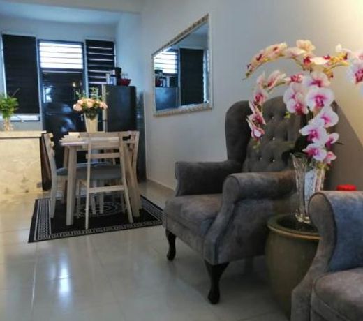 IZZHomestay