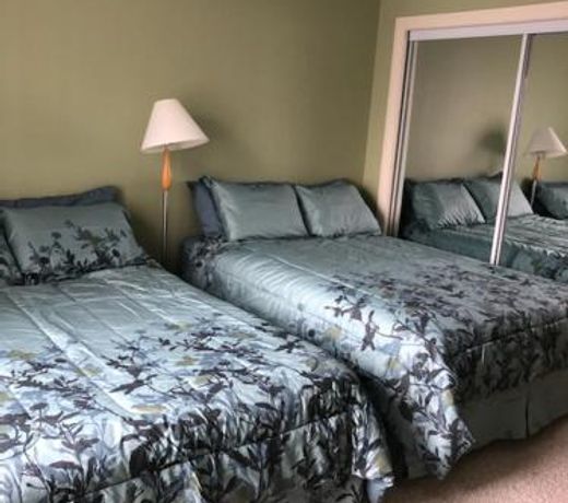 2 bedroom jacuzzi 6 guests Radium Hot Springs Copper Horn Towne