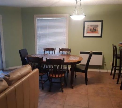 2 bedroom jacuzzi 6 guests Radium Hot Springs Copper Horn Towne
