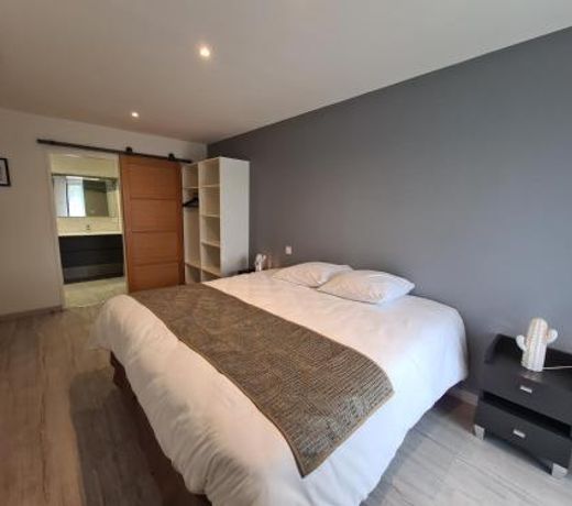 Gite St Ladre climatise 6 personnes, 3 CH, 3 SDB proche Paris, CDG, Villepinte Parc des Expos, Senli