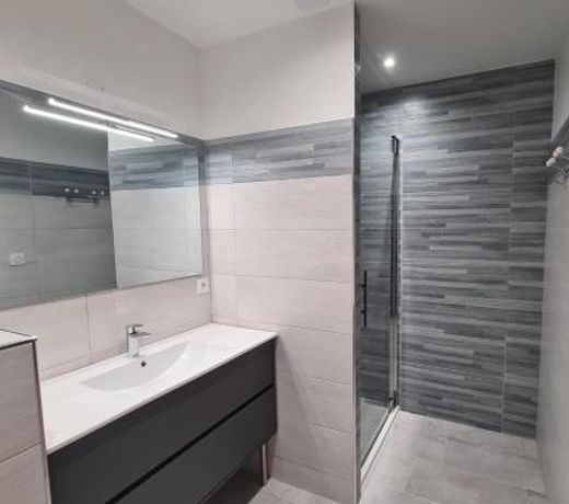 Gite St Ladre climatise 6 personnes, 3 CH, 3 SDB proche Paris, CDG, Villepinte Parc des Expos, Senli