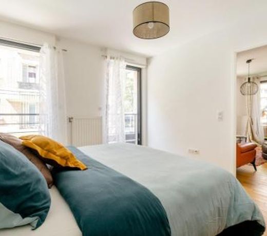 3 p 60 M2 Lesapparts Paris-Clichy terrasse equipee et wifi gratuit